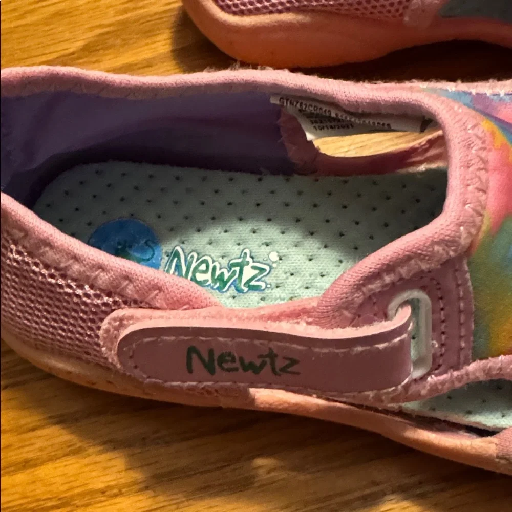 Newtz water Pink Tie-Dye adjustable Kids Shoes size 9/10